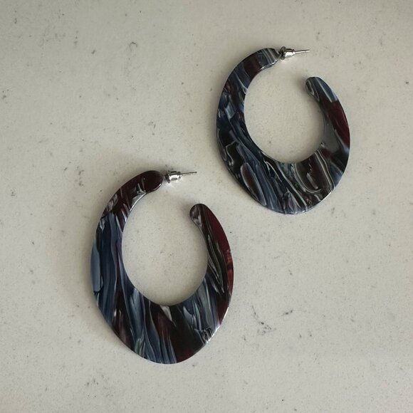 Abstract Resin Hoop Earrings In Marble Design - Picture 2 of 3